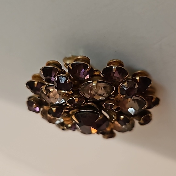 Vintage Purple & Lavender Rhinestones on Goldtone 1 1/2" Dia. Brooch - Picture 5 of 6